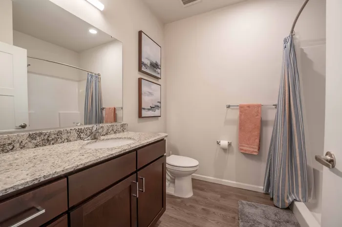 Union-Mill-Apartments-Wichita-Kansas-Furnished-One-Bedroom-Bathroom