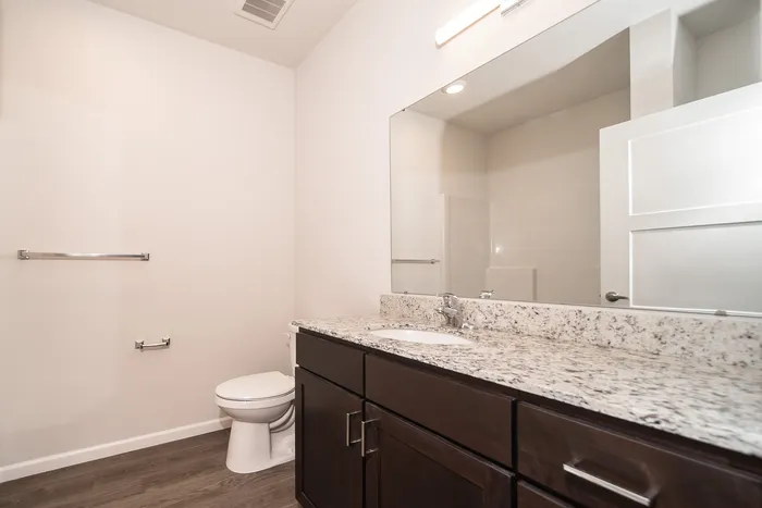 Union-Mill-Apartments-Wichita-Kansas-One-Bedroom-Home-Bathroom