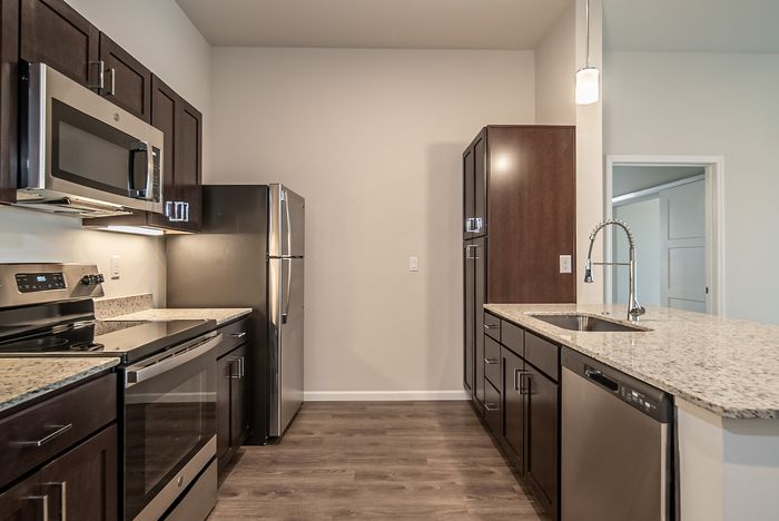 Union-Mill-Apartments-Wichita-Kansas-Two-Bedroom-Deluxe-Kitchen