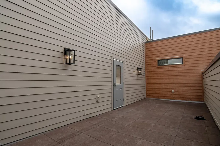 Union-Mill-Apartments-Wichita-Kansas-Two-Bedroom-Deluxe-Sun-Deck-Entrance