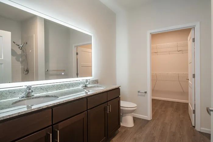 Union-Mill-Apartments-Wichita-Kansas-Three-Bedroom-Primary-Bathroom-And-Closet