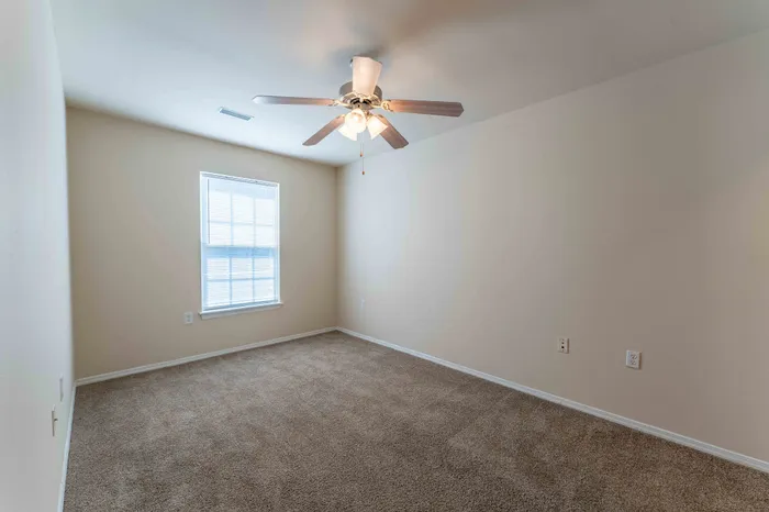 Coryell-Crossing-Apartments-Springfield-Missouri-Four-Bedroom-Third-Bedroom