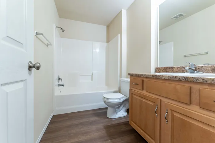 Coryell-Crossing-Apartments-Springfield-Missouri-Four-Bedroom-First-Bathroom