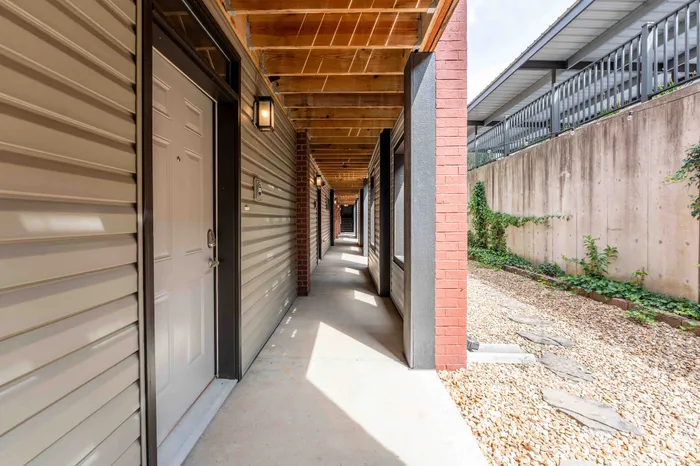 Township-28-Springfield-Missouri-Galloway-Neighborhood-Apartments-Studio-Back-Exterior-Hallway