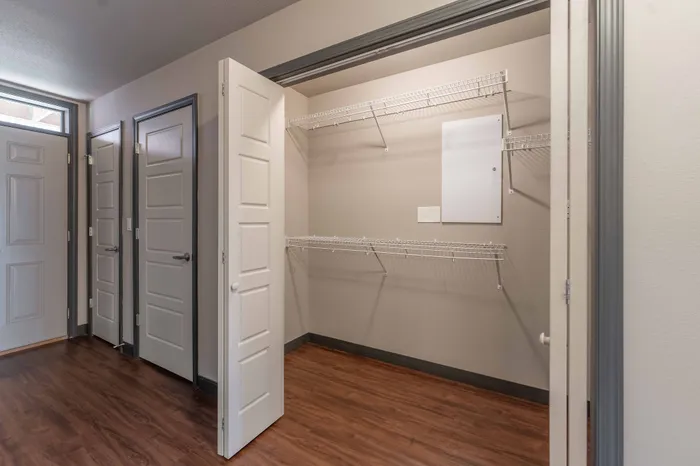 Township-28-Springfield-Missouri-Galloway-Neighborhood-Apartments-Studio-Closet