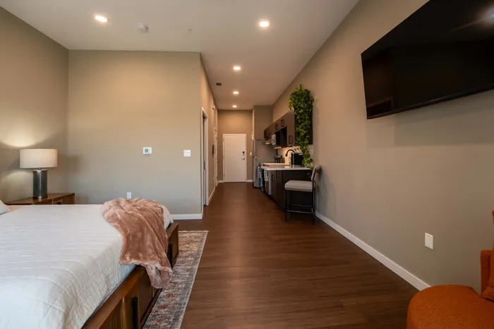 Heritage-Apartments-Springfield-Missouri-Luxury-Homes-Furnished-Studio-Entrance-Hallway