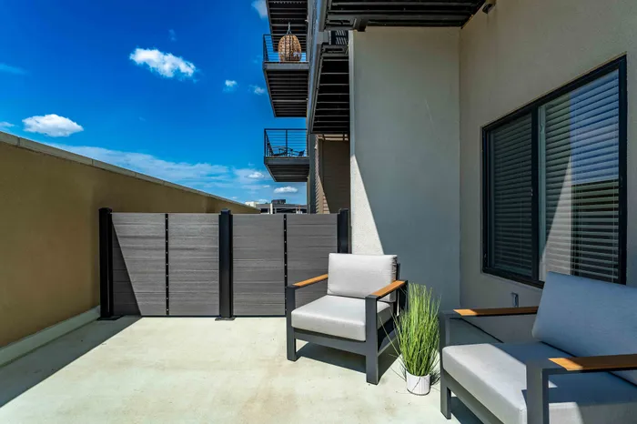 Heritage-Apartments-Springfield-Missouri-Luxury-Homes-Furnished-Studio-Private-Patio-Seating