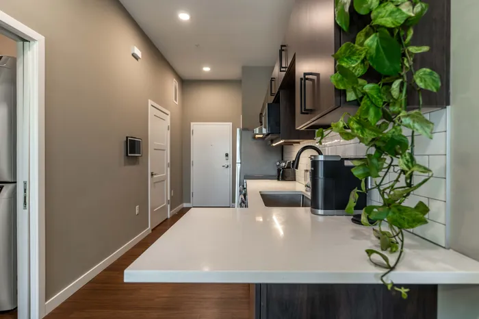 Heritage-Apartments-Springfield-Missouri-Luxury-Homes-Furnished-Studio-Breakfast-Bar