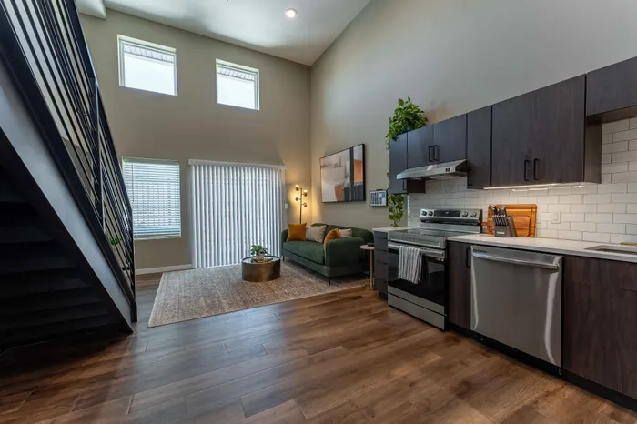 Heritage-Apartments-Springfield-Missouri-Luxury-Homes-Furnished-Studio-Loft-Kitchen-Living-Space