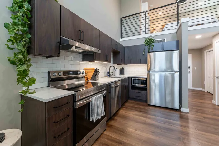 Heritage-Apartments-Springfield-Missouri-Luxury-Homes-Furnished-Studio-Loft-Kitchen