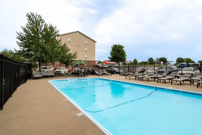 Coryell-Crossing-Apartments-Springfield-Missouri-Amenities-Swimming-Pool-And-Lounge-Chairs