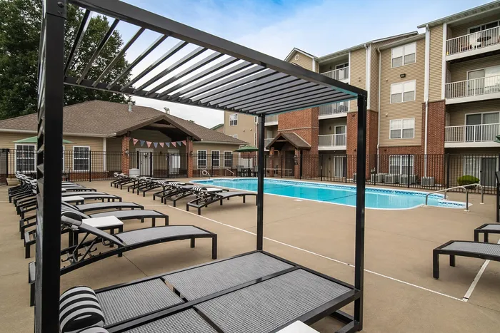 Coryell-Crossing-Apartments-Springfield-Missouri-Amenities-Poolside-Lounge-Chairs