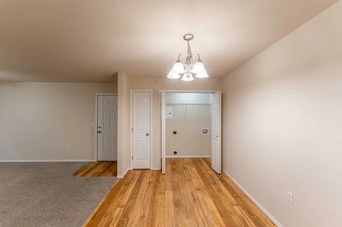 Coryell-Crossing-Apartments-Springfield-Missouri-One-Bedroom-Dining-Room-And-Washer-Dryer-Hookups