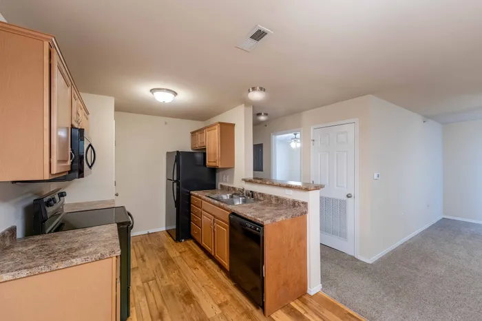 Coryell-Crossing-Apartments-Springfield-Missouri-One-Bedroom-Kitchen