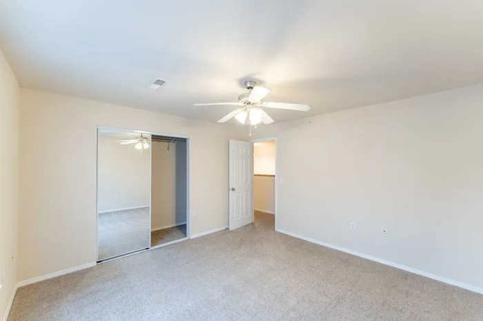 Coryell-Crossing-Apartments-Springfield-Missouri-One-Bedroom-Closet