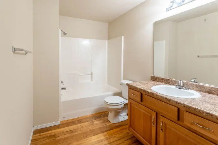 Coryell-Crossing-Apartments-Springfield-Missouri-One-Bedroom-Bathroom