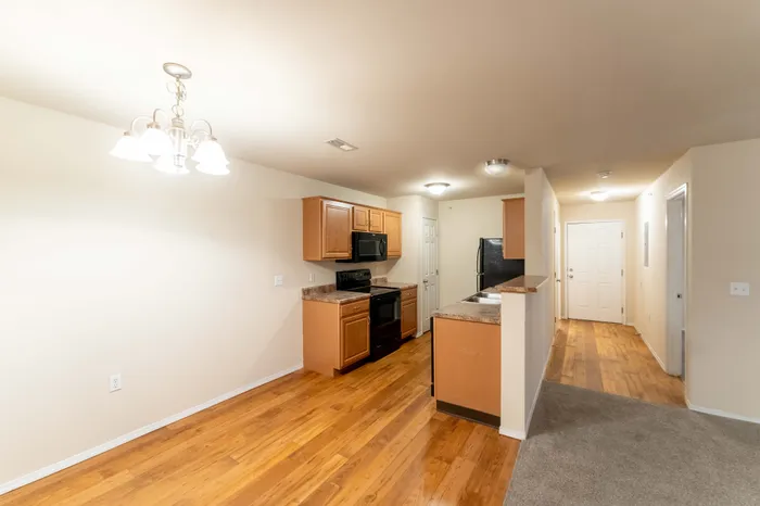 Coryell-Crossing-Apartments-Springfield-Missouri-Two-Bedroom-Dining-Room-Kitchen-Entrance-Hallway