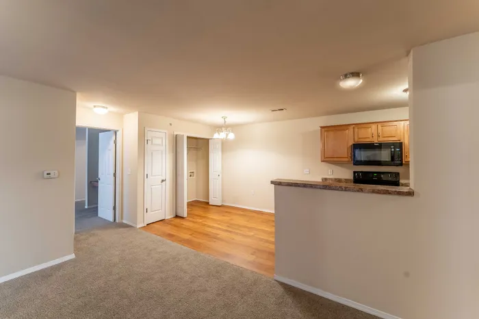 Coryell-Crossing-Apartments-Springfield-Missouri-Two-Bedroom-Kitchen-Dining-Room-View-From-Hallway