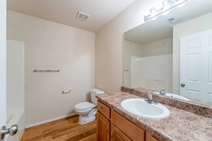 Coryell-Crossing-Apartments-Springfield-Missouri-Two-Bedroom-Second-Bathroom