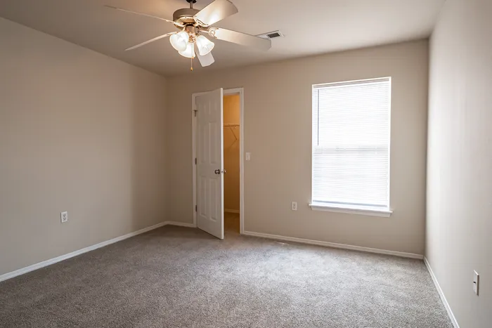 Coryell-Crossing-Apartments-Springfield-Missouri-Three-Bedroom-First-Bedroom-And-Closet