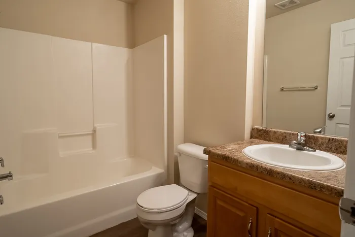 Coryell-Crossing-Apartments-Springfield-Missouri-Three-Bedroom-Second-Bathroom