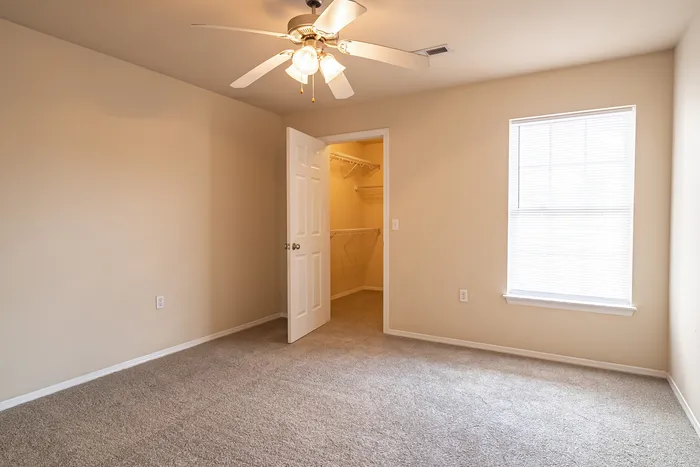 Coryell-Crossing-Apartments-Springfield-Missouri-Three-Bedroom-Third-Bedroom-And-Closet