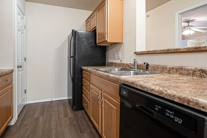 Coryell-Crossing-Apartments-Springfield-Missouri-Three-Bedroom-Kitchen