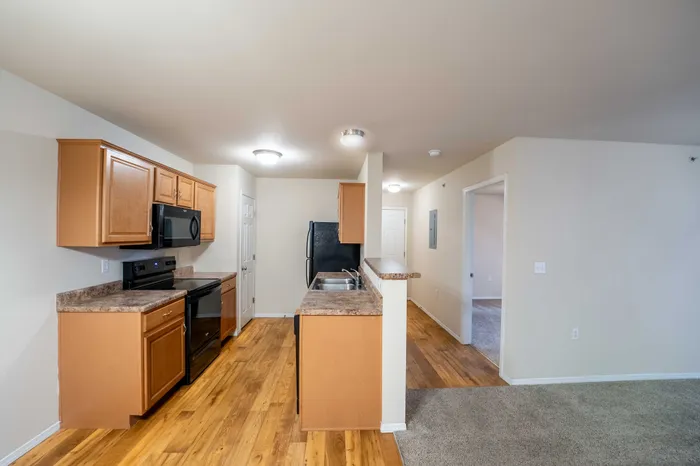 Coryell-Crossing-Apartments-Springfield-Missouri-Four-Bedroom-Kitchen-And-Hallway