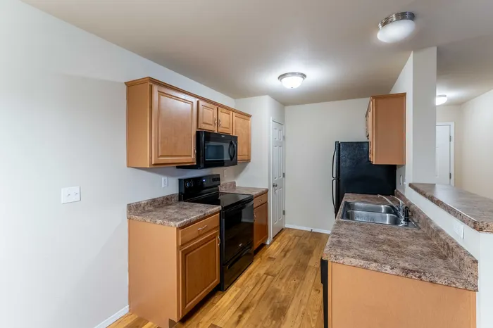 Coryell-Crossing-Apartments-Springfield-Missouri-Four-Bedroom-Kitchen