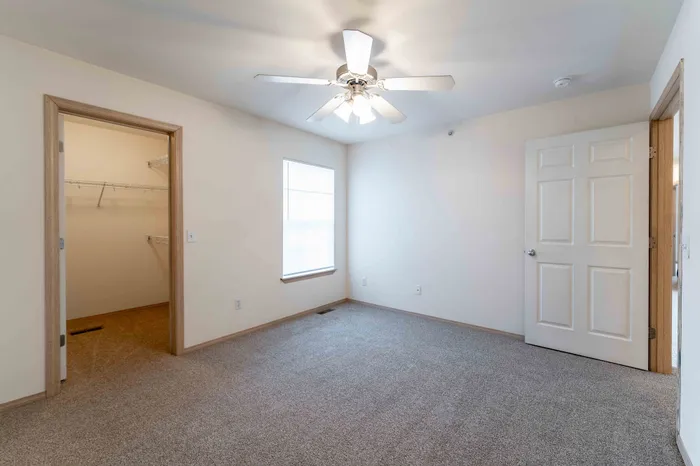 Battlefield-Park-Springfield-Missouri-Three-Bedroom-Apartment-Second-Bedroom-And-Closet