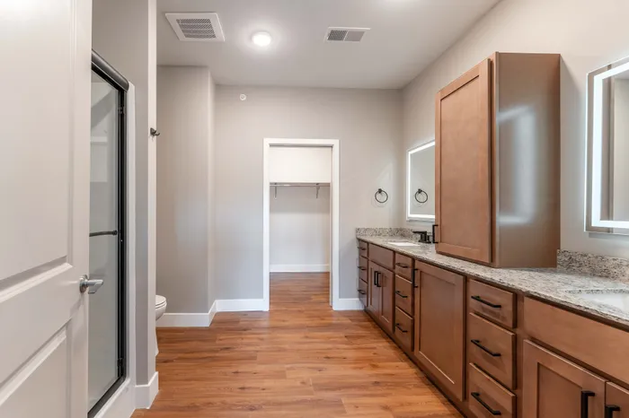 Township-28-Apartments-Springfield-Missouri-Building-H-Three-Bedroom-B-Primary-Bathroom-Closet