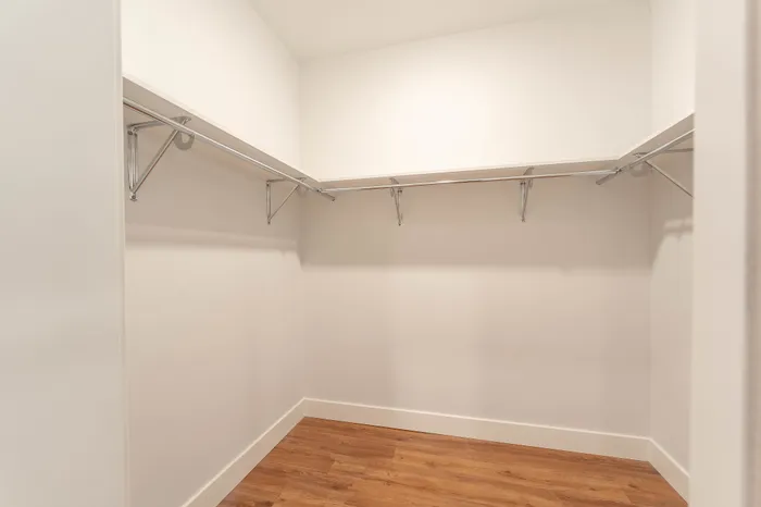 Township-28-Apartments-Springfield-Missouri-Building-H-Three-Bedroom-B-Primary-Bedroom-Walk-In-Closet