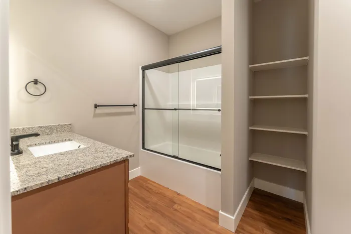 Township-28-Apartments-Springfield-Missouri-Building-H-Three-Bedroom-B-Second-Bathroom-Shower