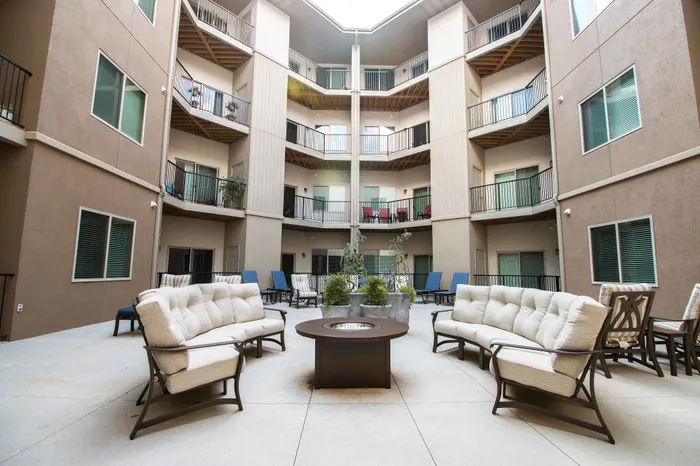 Coryell-Commons-Springfield-Missouri-55-Plus-Apartments-Amentities-Courtyard