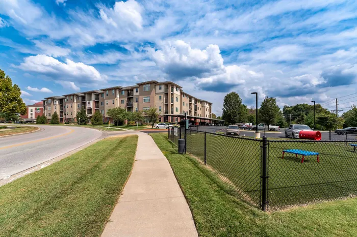 Coryell-Commons-Springfield-Missouri-55-Plus-Apartments-Amentities-Dog-Park-And-Sidewalk
