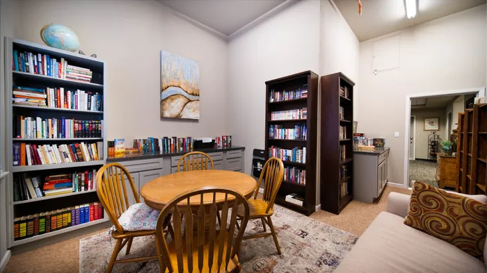 Coryell-Commons-Springfield-Missouri-55-Plus-Apartments-Amentities-Library