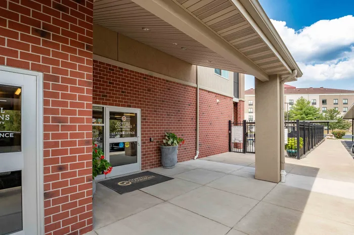 Coryell-Commons-Springfield-Missouri-55-Plus-Apartments-Amentities-Leasing-Office-Entrance