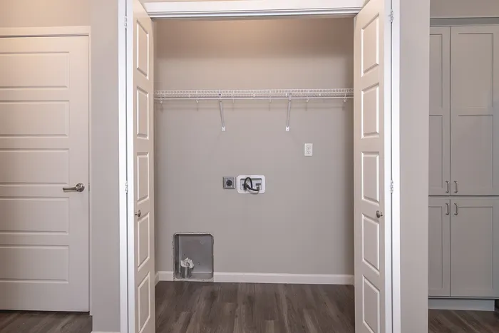 Coryell-Commons-Springfield-Missouri-55-Plus-Apartments-Riley-One-Bedroom-Washer-Dryer-Hookups