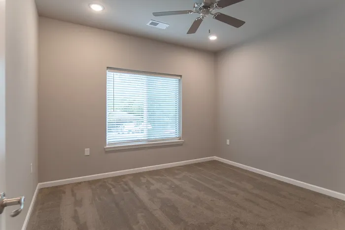 Coryell-Commons-Heights-Springfield-Missouri-Apartments-Livianah-One-Bedroom