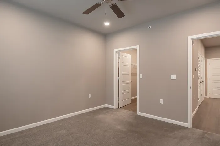 Coryell-Commons-Heights-Springfield-Missouri-Apartments-Livianah-One-Bedroom-Closet