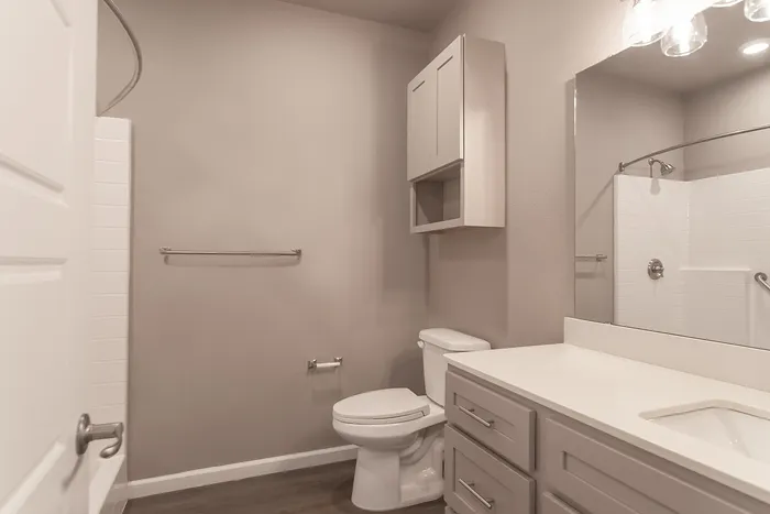 Coryell-Commons-Heights-Springfield-Missouri-Apartments-Livianah-One-Bedroom-Bathroom