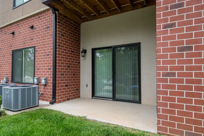 Coryell-Commons-Heights-Springfield-Missouri-Apartments-Livianah-One-Bedroom-Patio