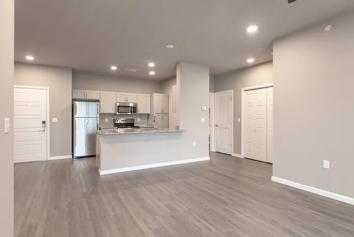 Coryell-Commons-Heights-Springfield-Missouri-Apartments-Brigden-Two-Bedroom-Kitchen-Living-Room-View