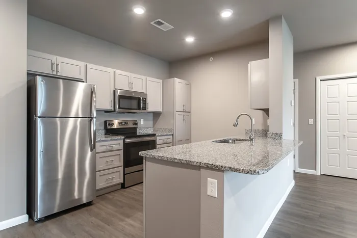 Coryell-Commons-Heights-Springfield-Missouri-Apartments-Brigden-Two-Bedroom-Kitchen-Breakfast-Bar