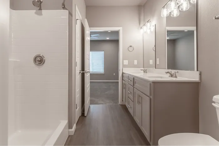 Coryell-Commons-Heights-Springfield-Missouri-Apartments-Brigden-Two-Bedroom-Primary-Bathroom-Closet-View