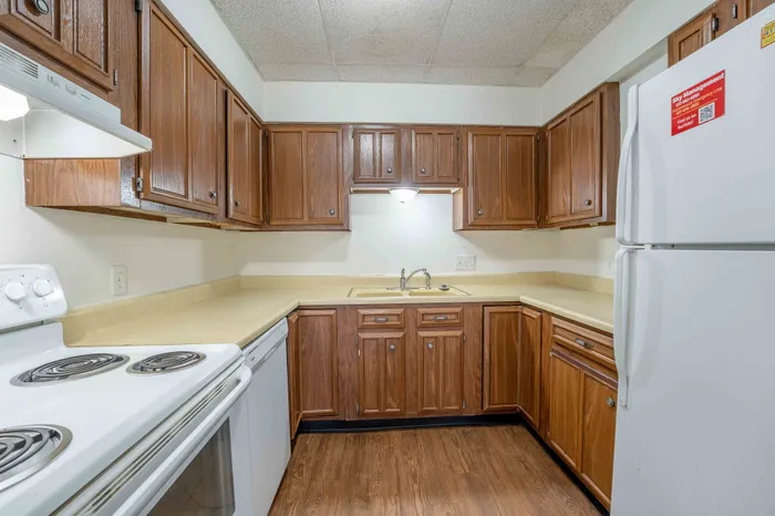 Regency-Towers-Apartments-Downtown-Springfield-Missouri-Two-Bedroom-Kitchen