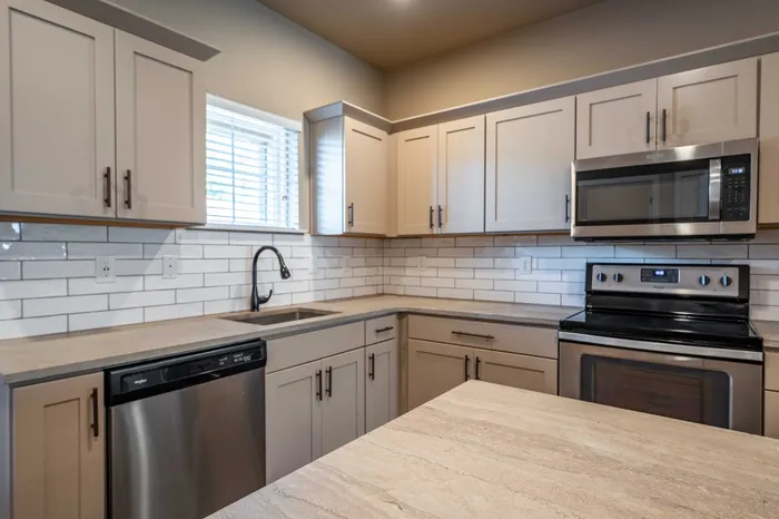 Villas-At-Verandas-South-Springfield-Missouri-Townhomes-Two-Bedroom-Unit-111-Kitchen-Stainless-Steel-Appliances