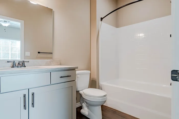 Villas-At-Verandas-South-Springfield-Missouri-Townhomes-Two-Bedroom-Unit-111-Primary-Bathroom