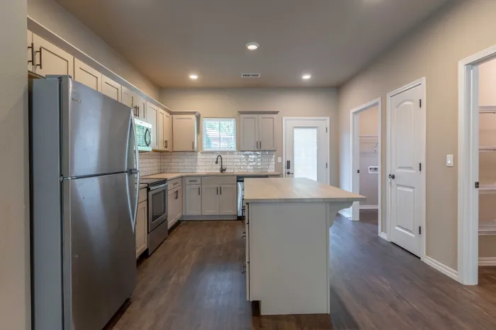 Villas-At-Verandas-South-Springfield-Missouri-Townhomes-Three-Bedroom-Unit-108-Ktichen-Dining-Space-View
