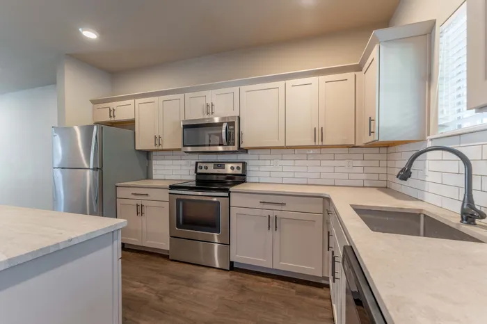 Villas-At-Verandas-South-Springfield-Missouri-Townhomes-Three-Bedroom-Unit-108-Kitchen-Stainless-Steel-Appliances